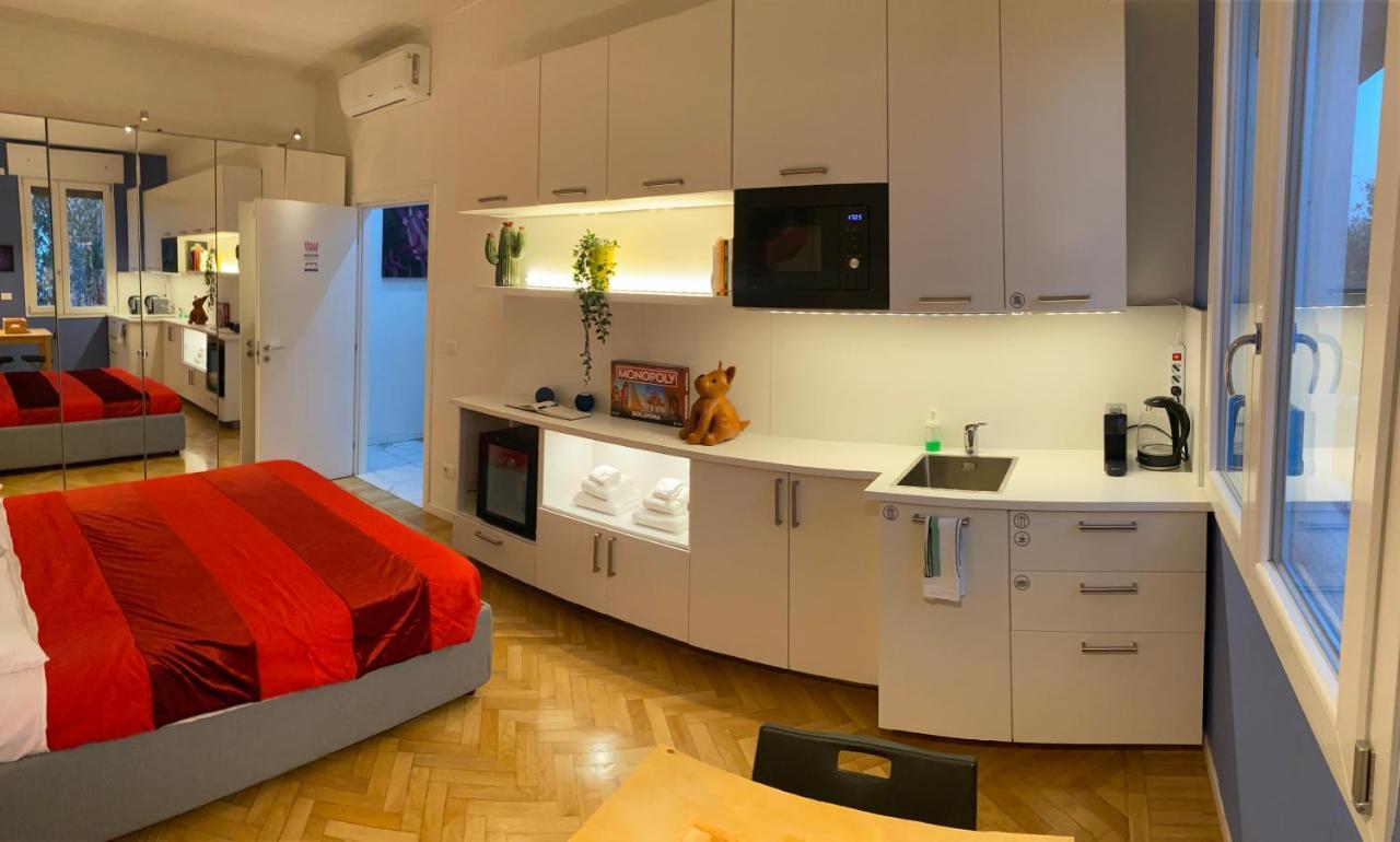 Tra Le Torri B&B - Ampia Stanza Privata In Appartamento Con Bagno Privato Accessibile Da Corridoio Болонья Экстерьер фото